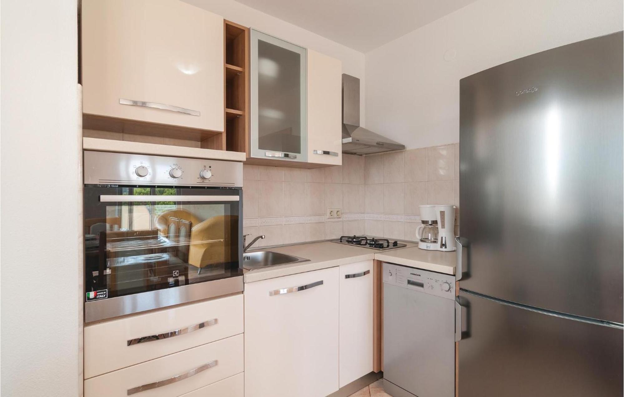 Stunning Apartment In Sevid With Kitchen Extérieur photo